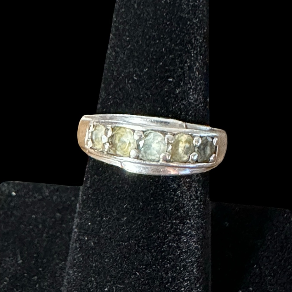 Chic Silver Ring with Subtle Green Accents
